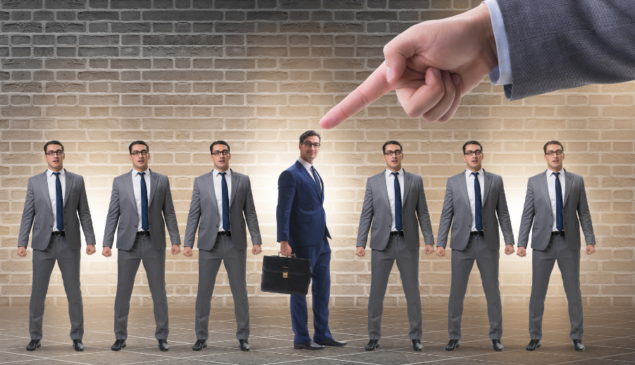 4 Ways to Balance AI and Human Judgment in Recruitment Processes